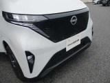 『LEDヘッドライト』通常のハロゲンライトに対して発光部分の発熱を抑えることで省電力につながる技術です。デザイン性も自由度が高いため、今後クルマのヘッドライトはLEDが主流になります☆