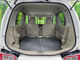 普段のお買い物や通勤、送迎等に十分な荷室スペースを確保しております。セカンドシートを倒すと、大きな荷物の積載も可能です♪