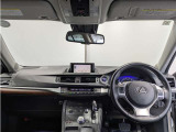 高級感のある運転席回り♪乗っていて落ち着けるデザインです。もちろん使い勝手もとても良いです。