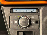 車内空調は&rdquo;AUTOエアコン&rdquo;にお任せ。運転に集中出来ますよ!