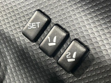 【メモリー機能付きパワーシート】ドライバーごとに設定したシート位置を記憶して、ボタン一つで切り替えできる便利な機能!運転する方が複数名いらっしゃるご家庭におすすめです♪