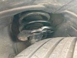 お車を安心してお乗りいただく為には、足回りの定期点検が欠かせません。サービスサポート(有償保証)では無料点検もご提供しており、安心のカーライフをお過ごしいただけるサポート体制が整っています。