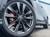 【純正20インチアルミホイール】外観にマッチした純正アルミホイールを装着しております。各種社外アルミホイールや、スタッドレスタイヤも取扱いしております。是非ご相談ください♪