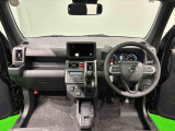 美しいデザインの運転席空に加えてUV&IRカット機能付きフロントガラスの面積や位置取りが良く、前方・右前・左前方向の視認性がいいですよ!