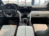 4.0L V型8気筒 DOHCツインターボ 650ps/6,000rpm 86.7kgm/4,500 rpm(カタログ値) 8AT 285/40ZR22・325/35ZR22 カーボンブレーキ/イエローキャリパー ランボルギーニANIMAオフロードモード  ワイトレ10mm