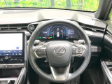 【純正革巻きステアリング】上質な革を使用することで、手にしっかり馴染みとても運転しやすいハンドルです♪