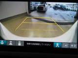 バックカメラが付いているので後方確認が非常にしやすいです。今や運転初心者も熟練者も必須装備!ついていて損はないですね♪