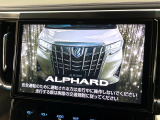【純正10インチナビ】人気の大型純正10インチナビを装備。存在感のある大画面はインパクト大!ナビ利用時のマップ表示は見やすく、テレビやDVDは臨場感がアップ!いつものドライブがグッと楽しくなります♪