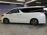 エンジンルーム、室内、クリーニング済みです。厳選したお車を屋内展示場にて展示中☆車両品質には自信がございます!ぜひ一度ご来店ください!!
