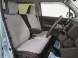 運転席のスペースはゆったりしていて、視界も広く確保されているので普段の運転からロングドライブまで快適です。