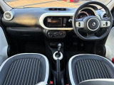 フランス車ならではのオシャレな内装がオススメです!