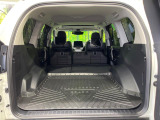 普段のお買い物や通勤、送迎等に十分な荷室スペースを確保しております。セカンドシートを倒すと、大きな荷物の積載も可能です♪