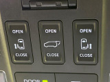 【両側パワースライドドア】スマートキーや運転席のスイッチで後席両側スライドドアの開閉が可能♪電動だから力を入れてドアを開ける必要が無く、小さなお子様でも簡単に開け閉めでき快適です♪