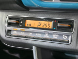 【オートエアコン】一度お好みの温度に設定すれば、車内の温度を検知し風量や温度を自動で調整。暑い&hellip;寒い&hellip;と何度もスイッチ操作をする必要はありません。快適な車内空間には必須の機能ですね♪