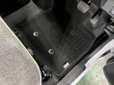 嬉しい純正フロアマット付き♪ 状態も良好です(^^♪