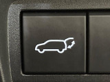 【ハンズフリーパワーバックドア】リアバンパー下部に足先を出し入れするだけでバックドアが自動で開閉♪両手が荷物でふさがっている時でもラクラク開閉操作が行えます!