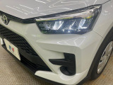 【LEDヘッドライト】悪天候や夜間走行時も良好な視界を確保し安心して運転できる高輝度LEDヘッドライトを装備!点灯速度が早く、消費電力も抑えられています。