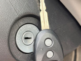 【キーレス】少し離れた場所からでもボタン一つでドアの開錠・施錠ができるのでとっても便利!ドアの鍵穴周りに傷をつけることもありません♪