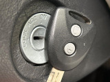【キーレス】少し離れた場所からでもボタン一つでドアの開錠・施錠ができるのでとっても便利!ドアの鍵穴周りに傷をつけることもありません♪