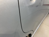右側面に複数線キズあります。