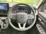 インテリアに合わせたデザインのステアリングは、運転される方のことも考え、運転しやすい形状、大きさです。是非一度、実際に触ってお確かめください。
