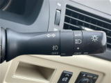 【オートライト(AUTO)】外の明るさをシステムが感知して、自動でヘッドライトが点灯します。ヘッドライトをつけ忘れを防ぐ便利機能です。