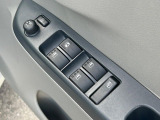 【電動格納ミラー】サイドミラーは電動格納式となっており、狭い駐車場でもキズがつくリスクを抑えられます。
