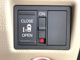 【パワースライドドア】スマートキーや運転席のスイッチでスライドドアの開閉が可能♪電動だから力を入れてドアを開ける必要が無く、小さいお子様でも、重い荷物を持っている時もラクに開け閉めできます♪