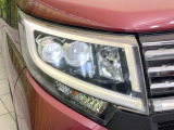 【LEDヘッドライト】悪天候や夜間走行時も良好な視界を確保し安心して運転できる高輝度LEDヘッドライトを装備!点灯速度が早く、消費電力も抑えられています。