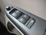 電動格納ミラーを搭載しています!オートモード設定でドアロックの解除と同時に折り畳まれているサイドミラーが展開し、ドアを施錠するとサイドミラーが格納します!快適なドライブをお楽しみください♪