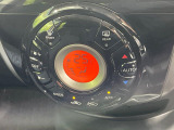 【オートエアコン】一度お好みの温度に設定すれば、車内の温度を検知し風量や温度を自動で調整。暑い&hellip;寒い&hellip;と何度もスイッチ操作をする必要はありません。快適な車内空間には必須の機能ですね♪