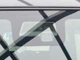 【スズキ セーフティサポート】走行中に前方の車両等を認識し、衝突しそうな時は警報とブレーキで衝突回避と被害軽減をアシスト。より安全にドライブをお楽しみいただけます。
