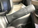 【オートライト】周りの明るさに応じて自動でヘッドライトの点灯・消灯ができる機能です!ライトの付け忘れ・消し忘れなどが無くなり、雨の日や夕方の走行も安心!トンネル通過時も便利ですね♪