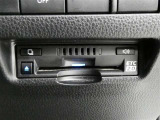 高速道路を賢く使うETC2.0装備です。高速道路とクルマが情報を連携して渋滞の迂回ルートや災害時の適切な誘導をしてくれたりします。