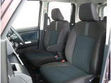 長時間の運転も疲れにくいフロントシート!体をしっかり支えてくれて運転がしやすい形状です!