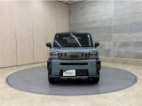 お車購入のポイントとなるフロントマスクです!シャープな目つきが印象的なデザインのヘッドランプです。