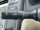 【オートワイパー(AUTO)】雨が降り出した時に、雨滴検出用センサー(レインセンサー)が雨滴を感知すると、自動でワイパーが動作します。