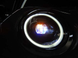 LEDオートヘッドライト&フォグライトを搭載しております。前方を明るく照らし夜間走行時に非常に重宝いたします。