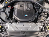 【BMWエンジン】革新的なガソリン・エンジン・テクノロジーによる高性能かつ高効率。レスポンスの良いパワーを発揮。常にスムーズな吸気を実現しアクセル開度にダイレクトに反応しドライビングを楽しく演出。