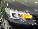 【LEDヘッドライト】悪天候や夜間走行時も良好な視界を確保し安心して運転できる高輝度LEDヘッドライトを装備!点灯速度が早く、消費電力も抑えられています。