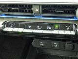 オートエアコンを装備しておりますので、四季を通じて車内を快適な温度に保つことが出来ます!高級感が有りますね!