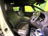 運転席シート廻りは使用感も少なく、良好な状態となっています。丁寧に使われていたことがよくわかりますね。