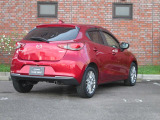 世界統一名称の『MAZDA2』となったコンパクト。「Be a Driver」のスローガンのもと、最適なドライビングポジションを提供できる室内空間と思い通りの走行性能を持った、クラスを超えたお車です!