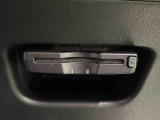 ETCカードを挿入することで高速道路を利用する際の支払いがキャッシュレスになったり、ETCスマートインターチェンジが利用できたり、とても便利なアイテムです!保証は修理保証のみとなります。