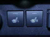 運転席と助手席には寒い時にうれしいシートヒーターが装備されてます。