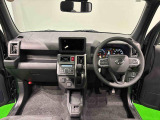 美しいデザインの運転席空に加えてUV&IRカット機能付きフロントガラスの面積や位置取りが良く、前方・右前・左前方向の視認性がいいですよ!