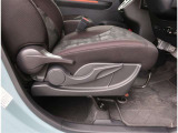 【シートアジャスター】上下調整できるシートアジャスター!運転手にあったドライバーズポジションができますね。