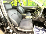 運転席まわりには十分なスペースがあり、大柄な方でもゆったり運転していただける環境です。