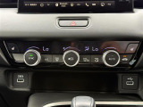 【 オートエアコン 】車内温度を感知して自動で温度調整をしてくれるのでいつでも快適な車内空間を創り上げます。 //