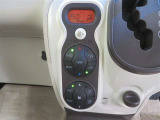 オートエアコン機能で、車内を自動的に、設定した温度に保ってくれます。